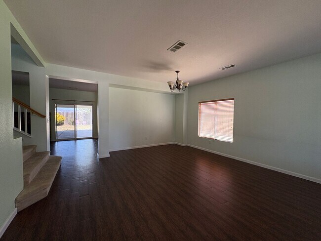 Foto del edificio - GRAND 4-Bedroom Home in Tehachapi City