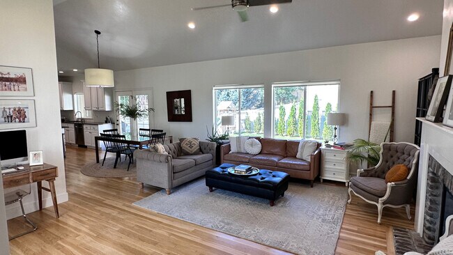 Foto del edificio - 1369 E 320 N