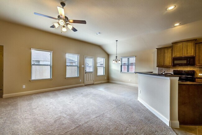 Building Photo - 1423 Reiger Dr