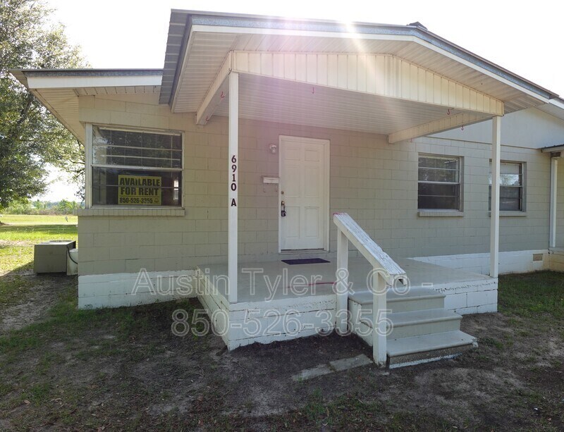 6910A Oak St, Grand Ridge, FL 32442 Condo for Rent in Grand Ridge, FL