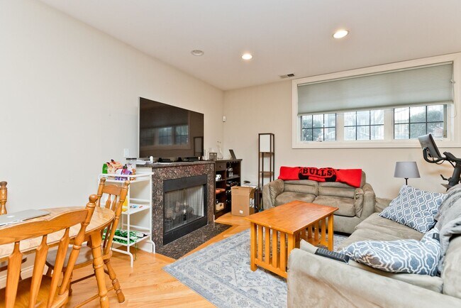 Foto del edificio - 2414 W Moffat St