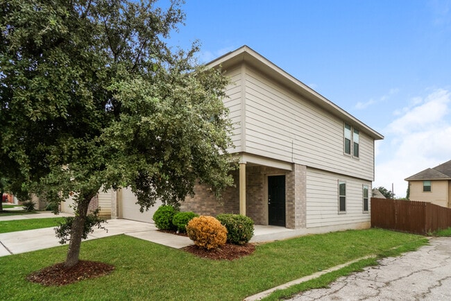 Building Photo - Hunters Pond - 2042 Catfish Pond, San Anto...
