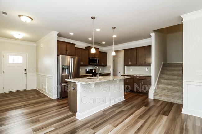 Building Photo - 800 Riley Ln