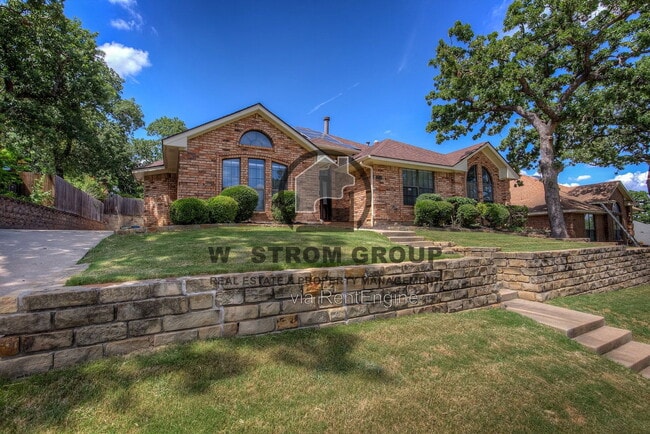 Building Photo - 3914 Meadow Dr
