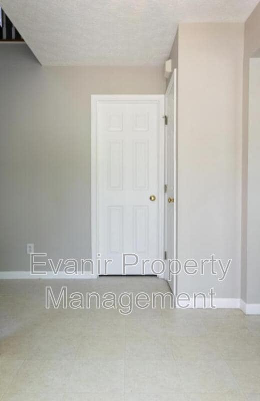 Building Photo - 1142 Deercreek Dr