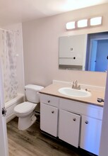 Building Photo - 3015 Sandwich St.