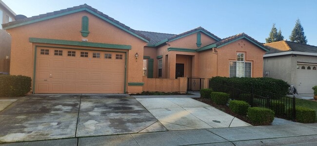 Foto del edificio - Large single story 4bd/3bath home in Elk Grove!!!