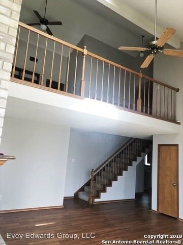 Building Photo - 4 br, 2.5 bath House - 3725 Hillside
