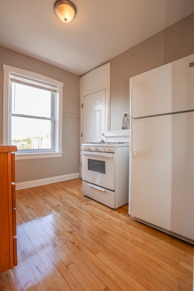 Building Photo - 4051 W Melrose St