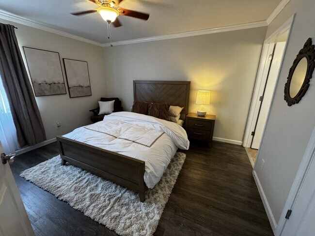 Building Photo - Aventine at Skylyn Apartments