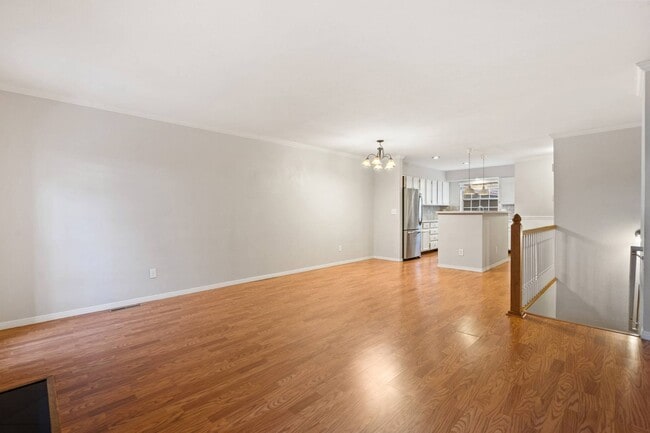 Building Photo - Updated 3-Bedroom Townhome in Ideal Location