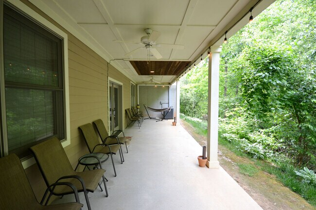 Foto del edificio - 33 Winterhawk Drive