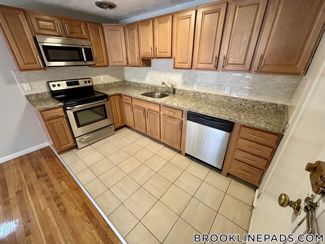 Building Photo - 222 Babcock St