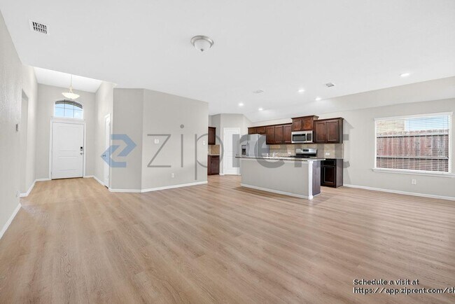 Foto del edificio - 10116 Clemmons Rd