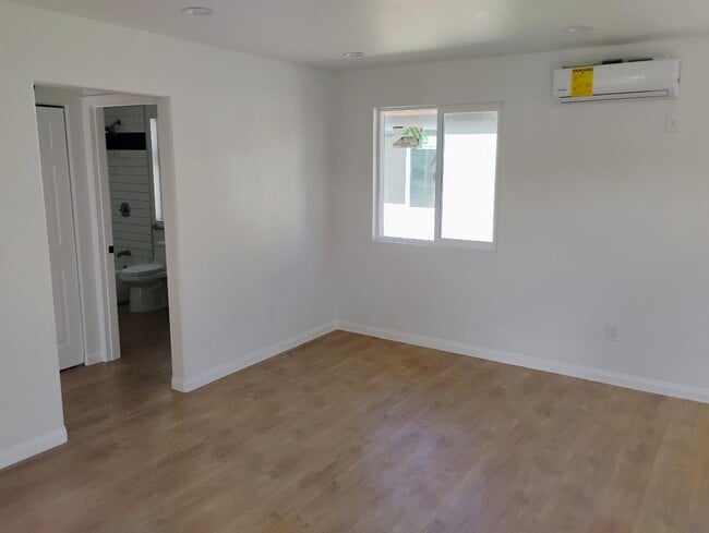Building Photo - 11812 Berendo Ave