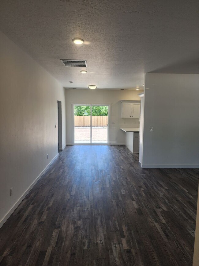 Foto del edificio - New Construction 3 bed 2 bath 2 car garage