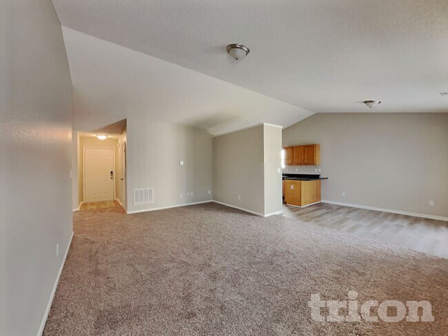 Foto del edificio - 2220 Lakecrest Dr