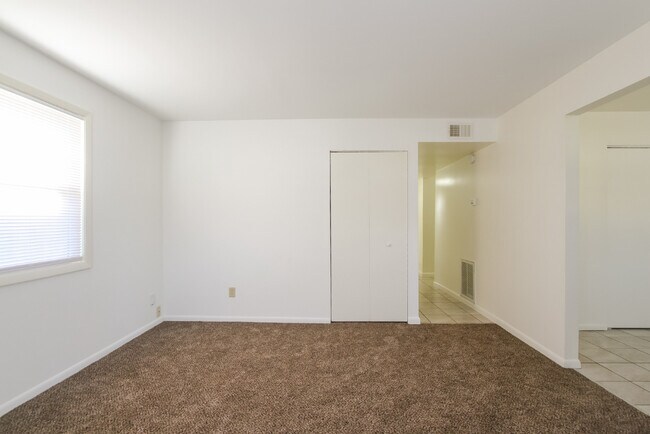 Building Photo - 1446 Golay St