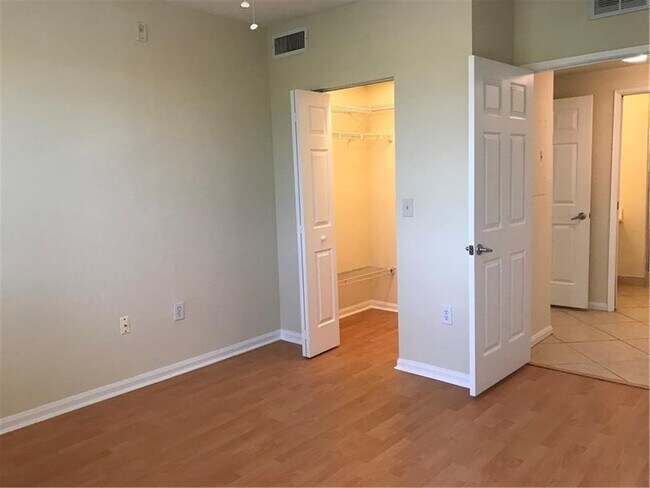 Foto del edificio - 7940 N Nob Hill Rd