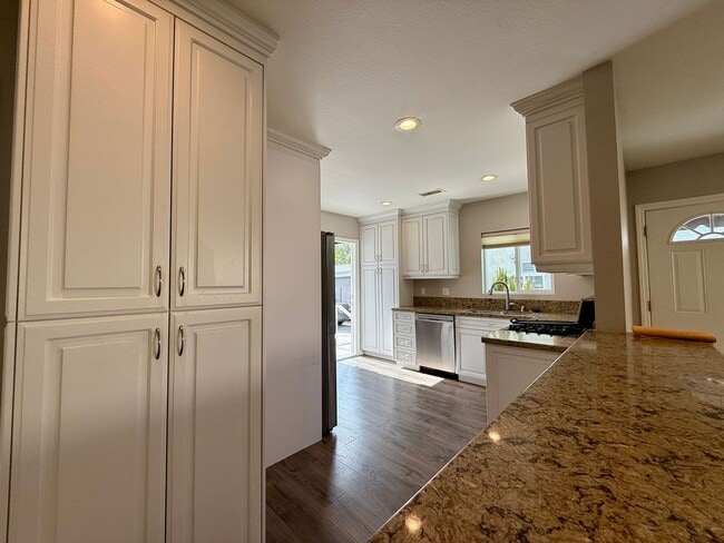 Building Photo - Cottage Home in Normal Heights! Convenient...