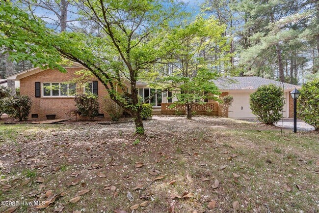 Building Photo - 185 Pine Ridge Dr