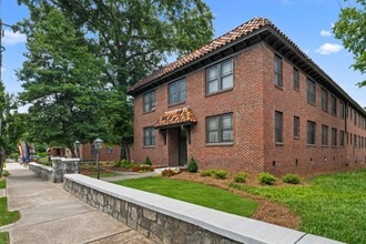 Building Photo - 800-800 Greenwood Ave NE