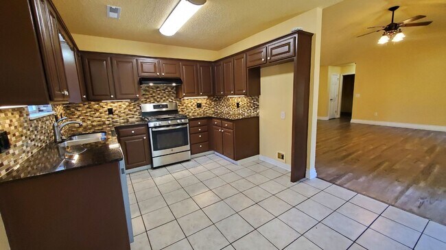 Foto del edificio - 3 Bedroom 2 Bath home in Bentonville Schoo...
