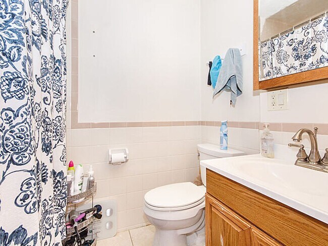 Foto del edificio - No Brokers Fee, No Security Deposit, Heat, Hot Water Included