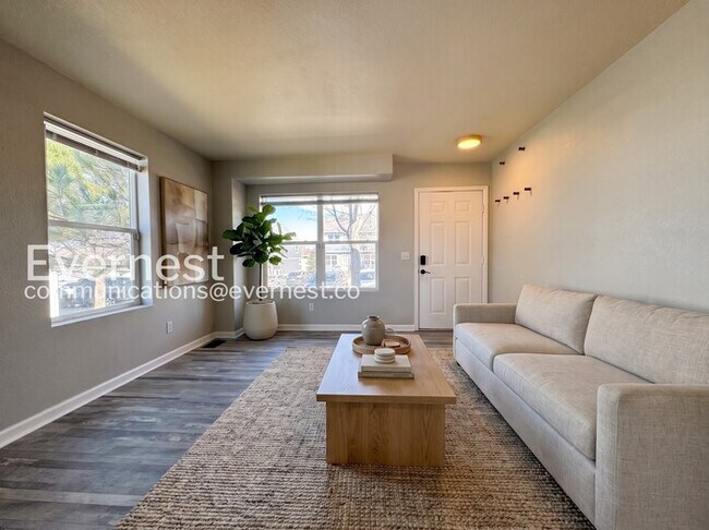 Building Photo - 2 Bed/1.5 Bath Townhome with Fenced Yard & Carport / Available Soon!