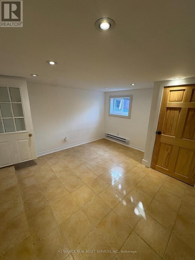 Building Photo - 858 Manning Ave