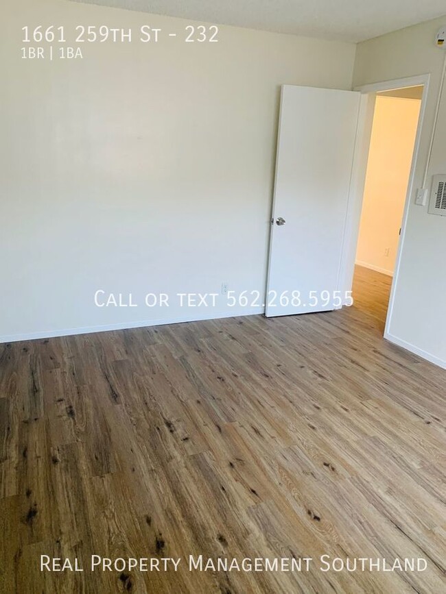 Building Photo - 1 Bedroom/ 1 Bath Spacious Apartment in Ha...