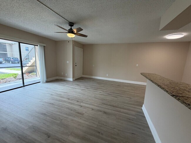 Building Photo - 5315 Summerlin Rd
