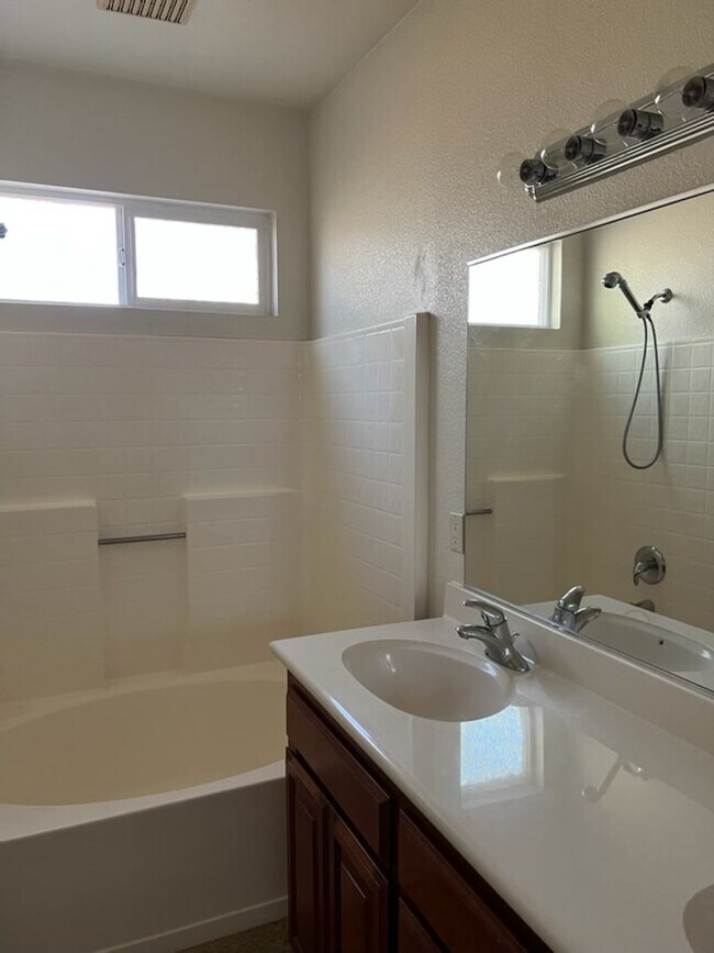 Foto del edificio - 9632 Spring Breeze Ct