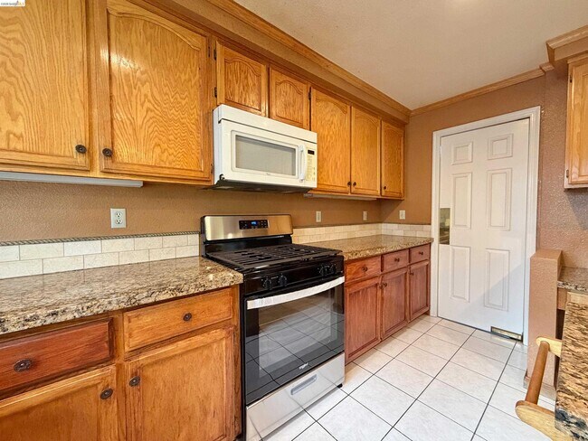 Building Photo - 7 Goldmeadow Ct