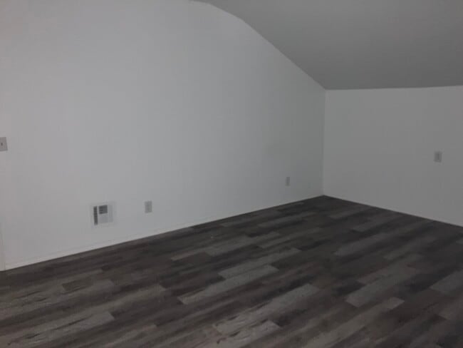 Building Photo - 51 Holly Dr
