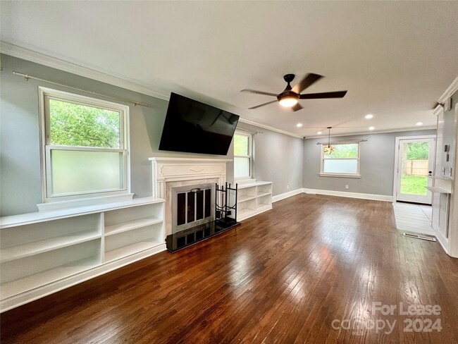 Building Photo - 3500 Mathis Dr
