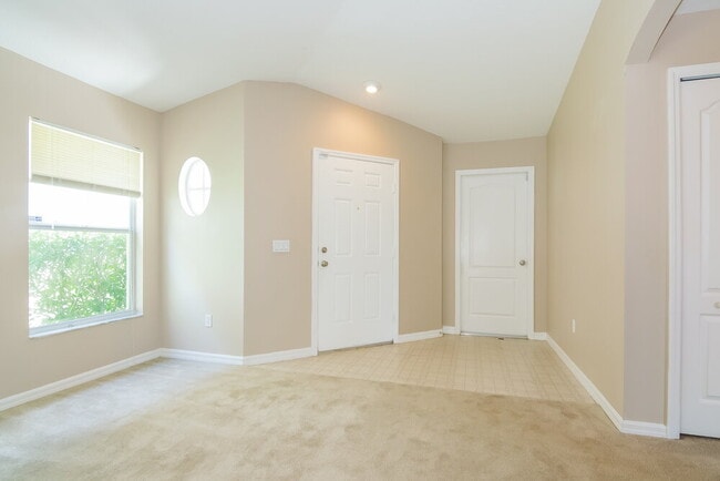 Building Photo - 1120 Lake Shore Ranch Dr
