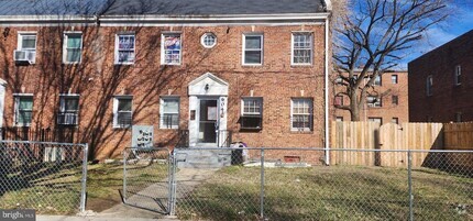 Building Photo - 604 Mellon St SE