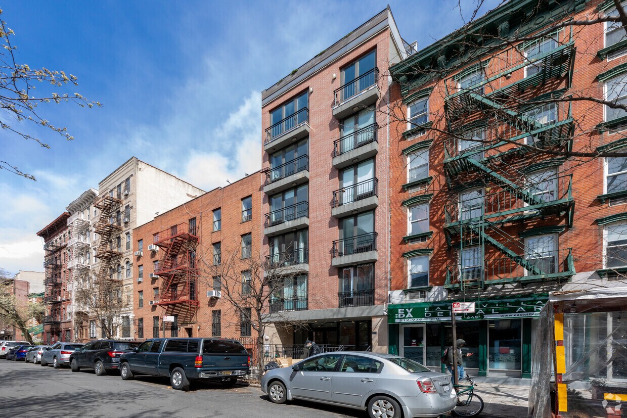 Primary Photo - 643 E 11th St