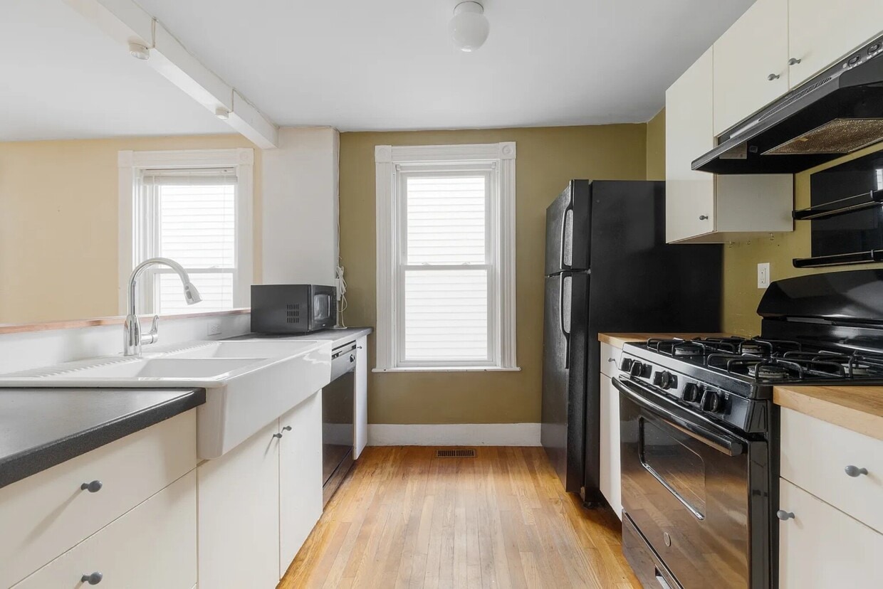 Primary Photo - 21 Florence St