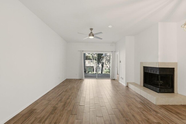 Foto del edificio - 2450 Wickersham Ln