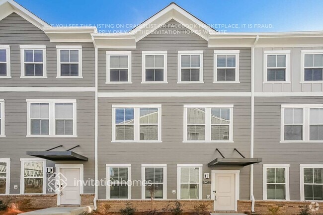 Building Photo - 8032 Roest Ln