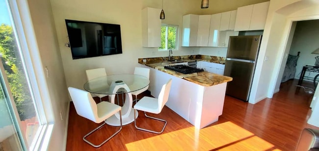 Building Photo - 3308 Lloyd St