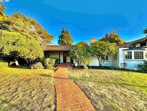 Building Photo - 915 Estudillo Ave