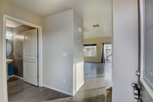 Foto del edificio - 4707 Painted Sky View