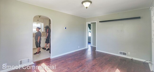 Building Photo - 3 br, 1 bath House - 165 E 400 N