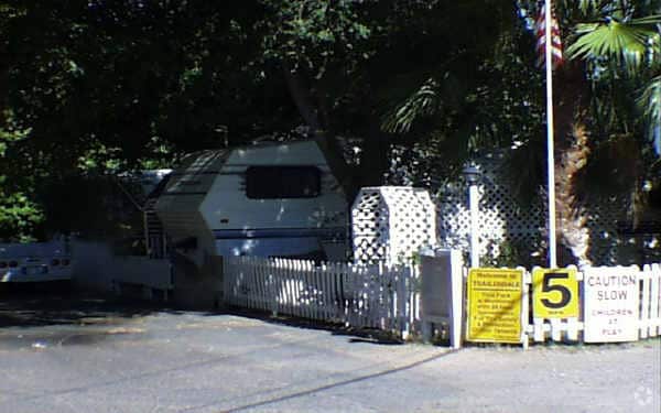 Building Photo - Trailerdale