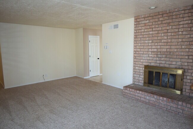Building Photo - Pristine NE Home! NEW KITCHEN LA CUEVA S.D...
