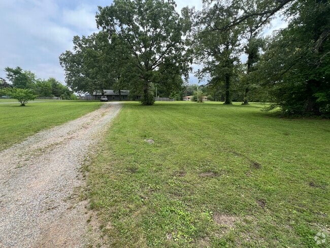Building Photo - 1015 Kingston Springs Rd