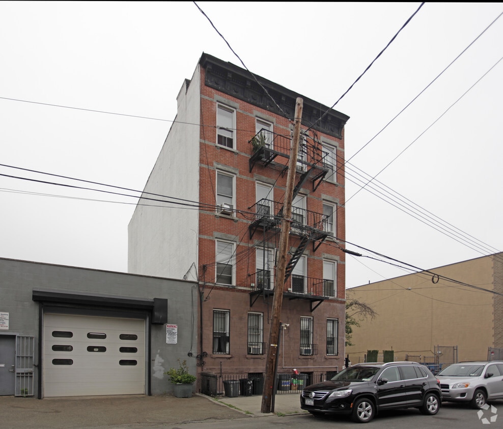 Primary Photo - 164 Dikeman St